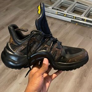 Louis Vuitton, size 8 color brown, black
